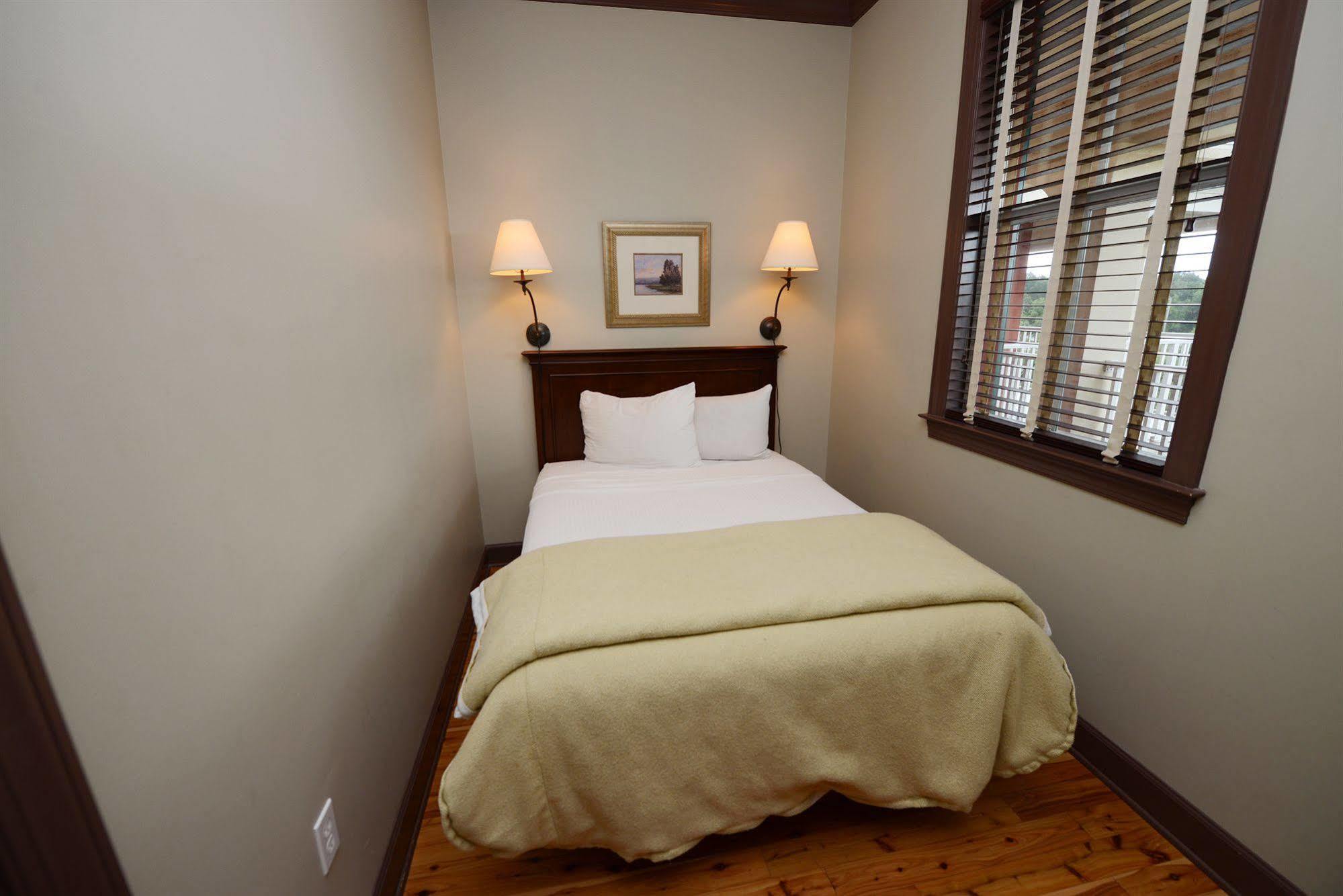 Hotel Water Street & Marina, Ascend Collection 4*